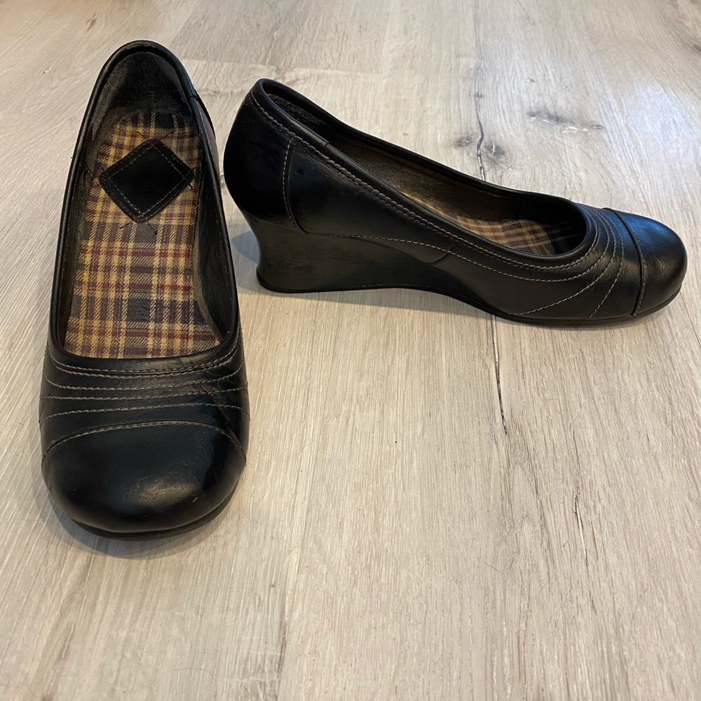 Mudd black slip on wedge shoes
